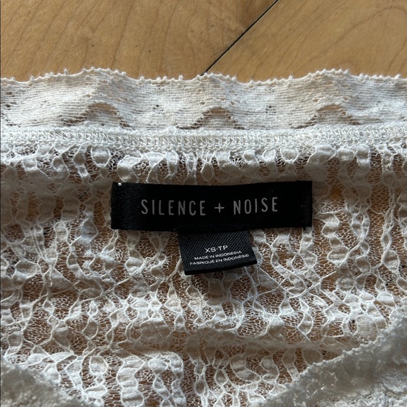 Urban outfitters Elegant White Textured Women's Top - Picture 3 of 3